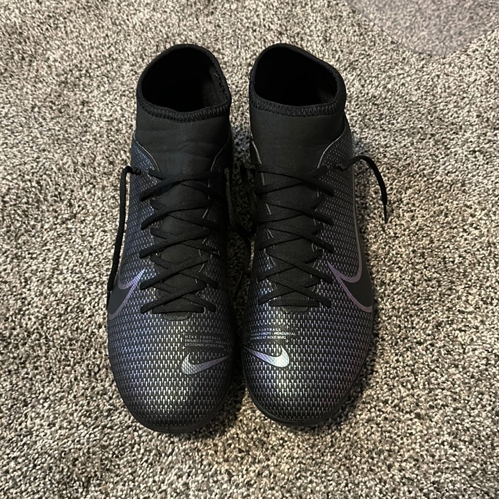 Woman’s Nike Soccer Cleats 8.5